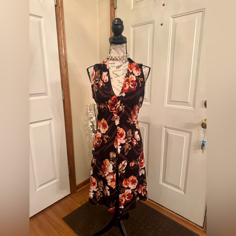 Fall White House Black Market Floral Knee-length Dress, size M STYLE # 570297077